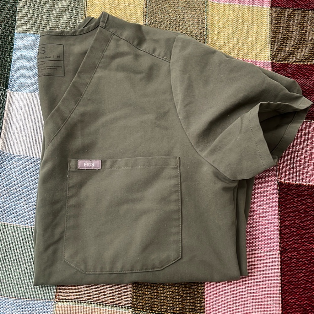 FIGS scrub set in moss (top M/ bottom L)